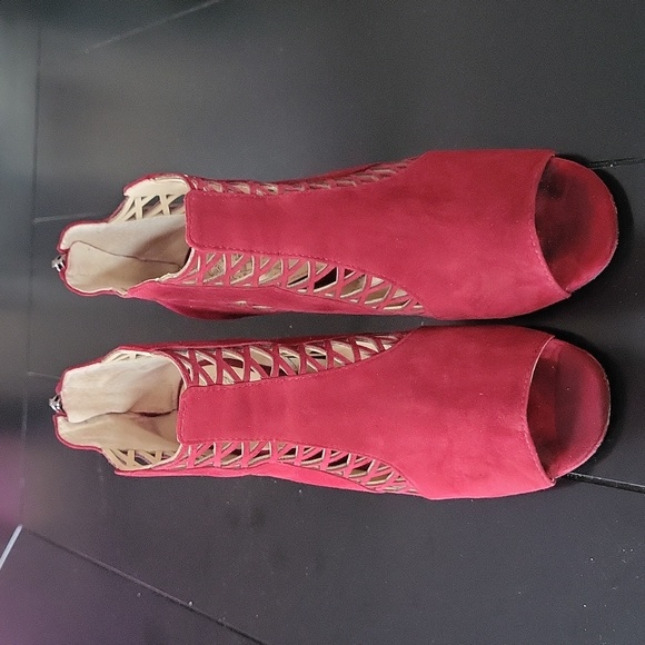 Vince Camuto gorgeous booties. - Picture 4 of 5